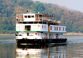 Boat cruise on a Goa river