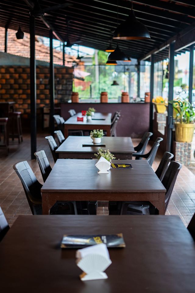 Outdoor dining tables