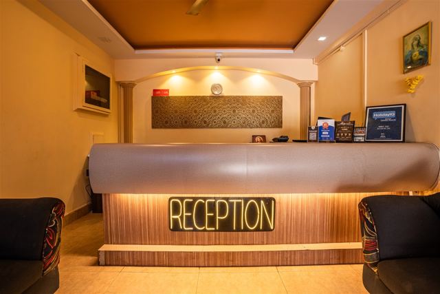 Hotel Colva Plaza reception desk